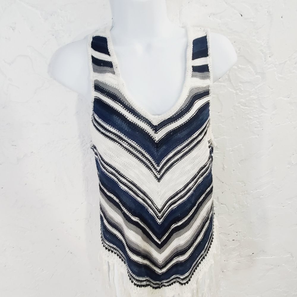 5x$25 Questions knit Crochet sleeveless  Asymetrical fringe tank top size small - Picture 5 of 9